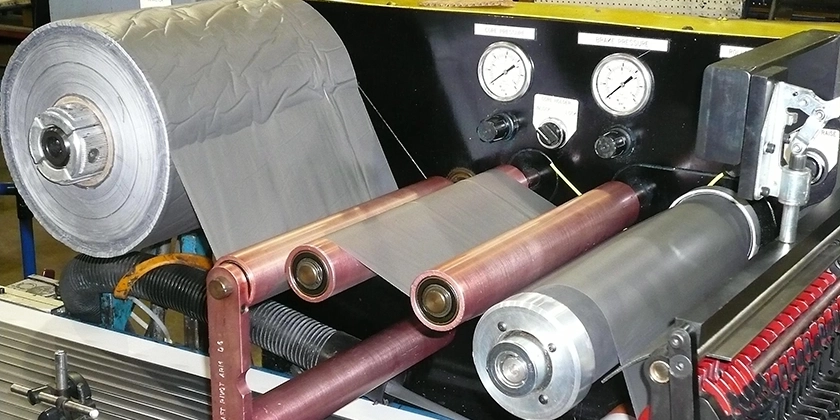 WrinkleSTOP® No-Bow Spreader Roller in Operation
